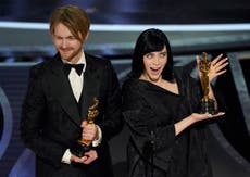 El oro de los Oscar llega a Billie Eilish y Finneas por Bond