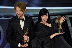 El oro de los Oscar llega a Billie Eilish y Finneas por Bond