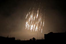 ¿Qué son las bombas de fósforo blanco? Lo que sabemos sobre las armas que Rusia presuntamente usó en Ucrania