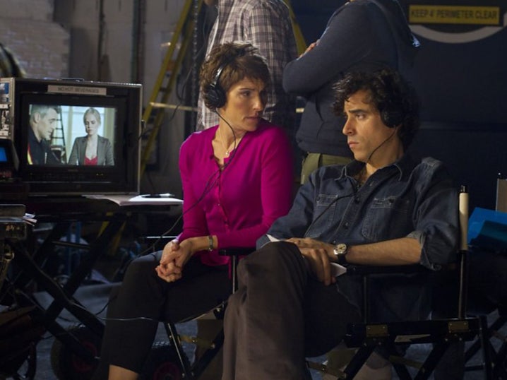 Tamsin Greig y Mangan en ‘Episodes’