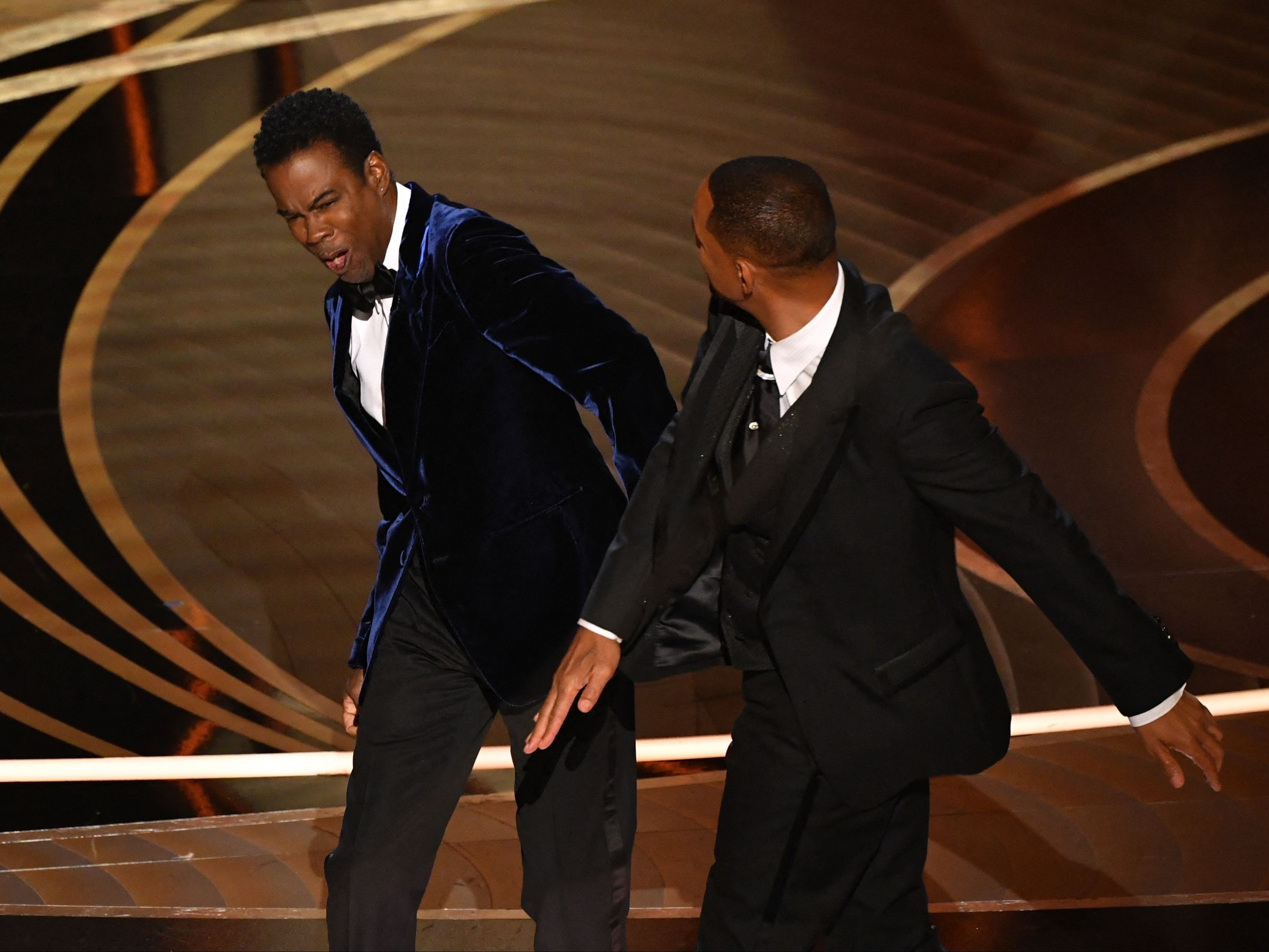 Will Smith y Chris Rock en el escenario durante la 94 a edición de los Oscar