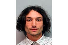 El actor Ezra Miller es arrestado en Hawái