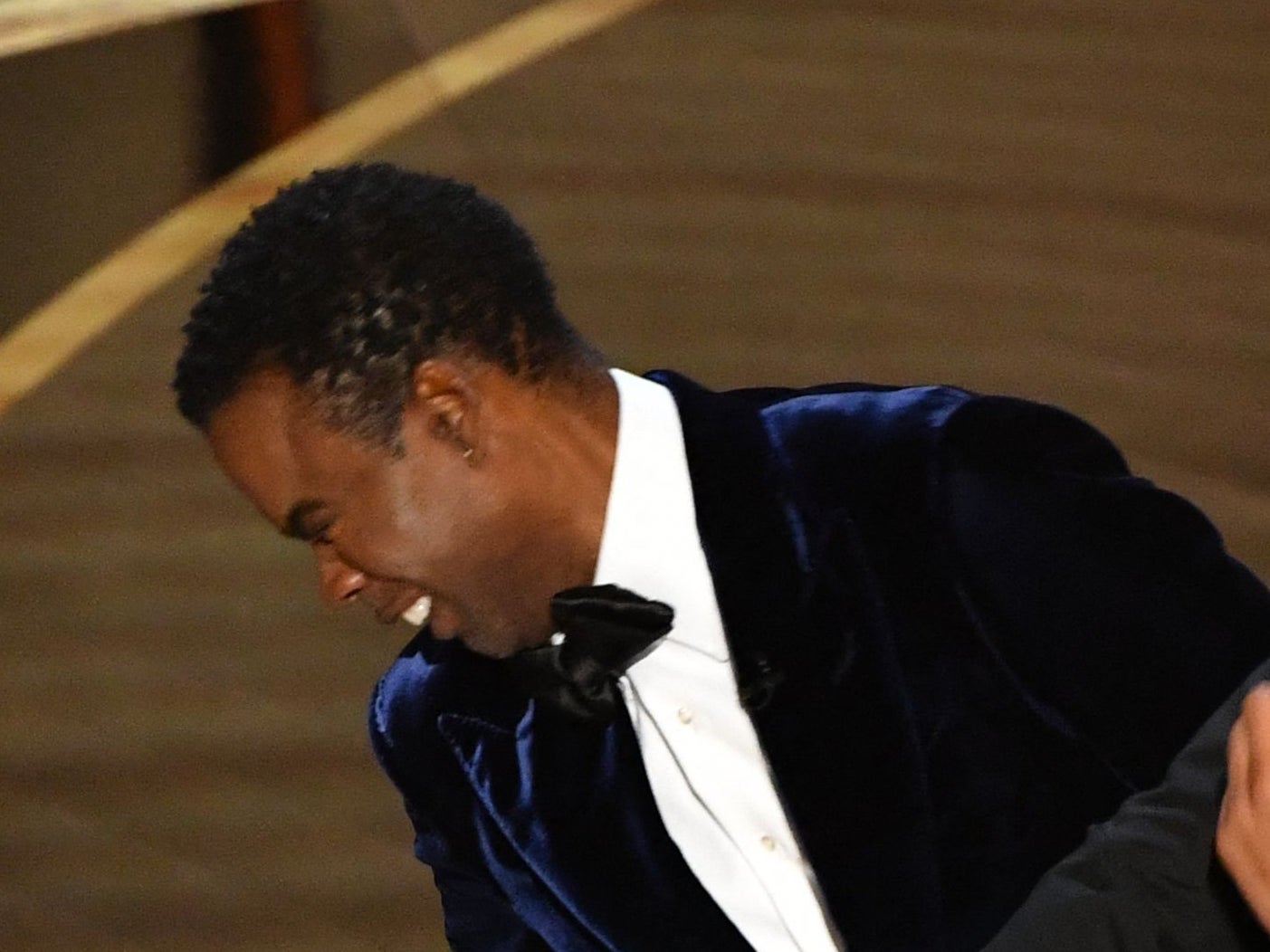 Las fotos capturadas en directo en la ceremonia de los Oscar, y disponibles en Getty, muestran que Rock no llevaba una almohadilla en la mejilla durante el incidente