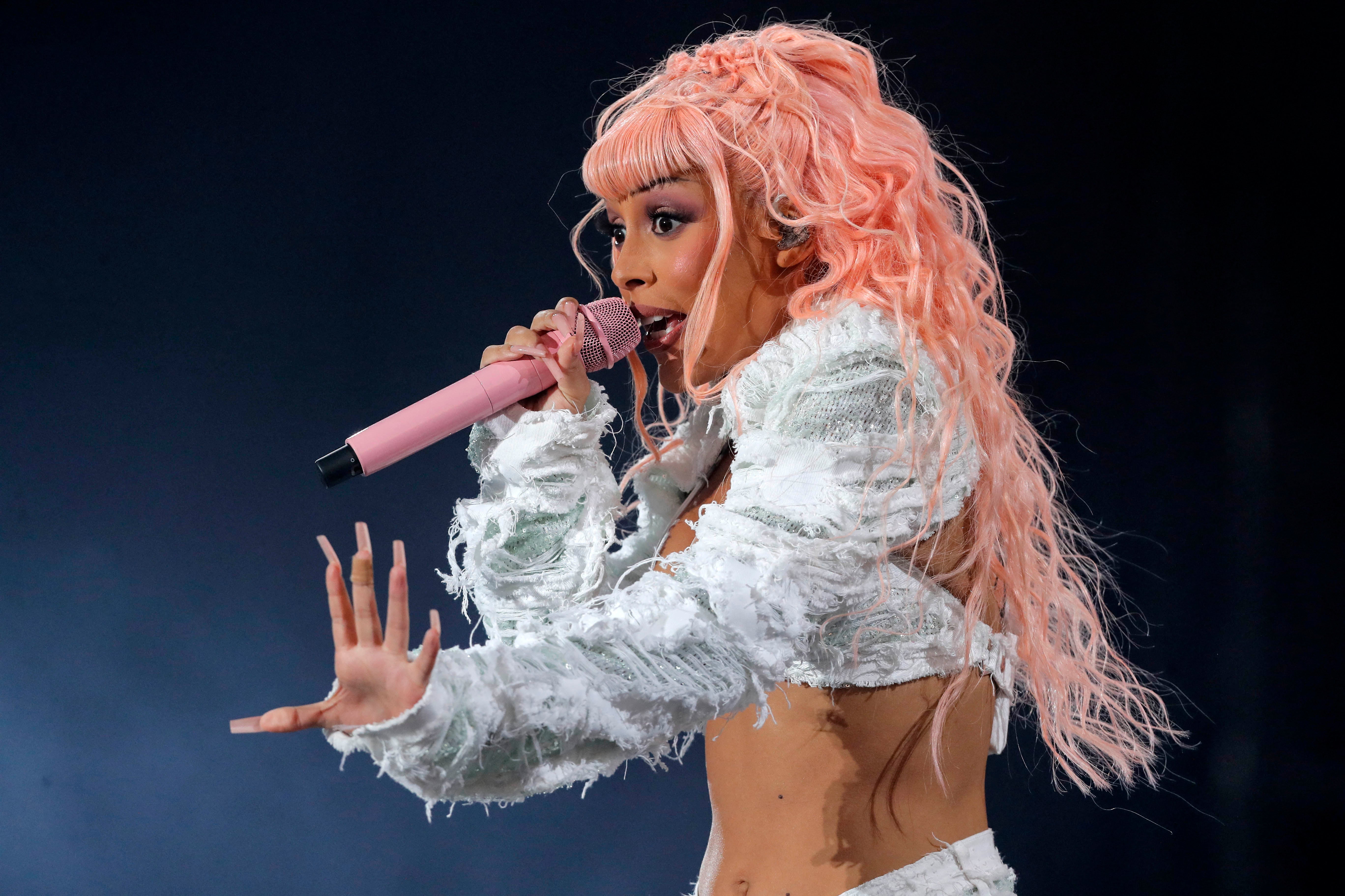 Doja Cat sigue con su decisión de renunciar a la música tras emitir disculpa 