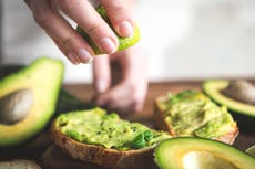 Comer aguacate dos veces por semana reduce riesgo de enfermedad cardíaca: estudio