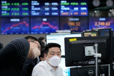 Caen bolsas en Asia al recrudecerse la guerra en Ucrania