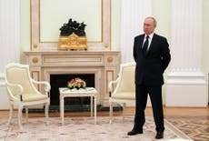 Biden dice que Putin parece estar “autoaislado” de sus asesores