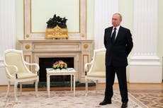 Biden dice que Putin parece estar “autoaislado” de sus asesores