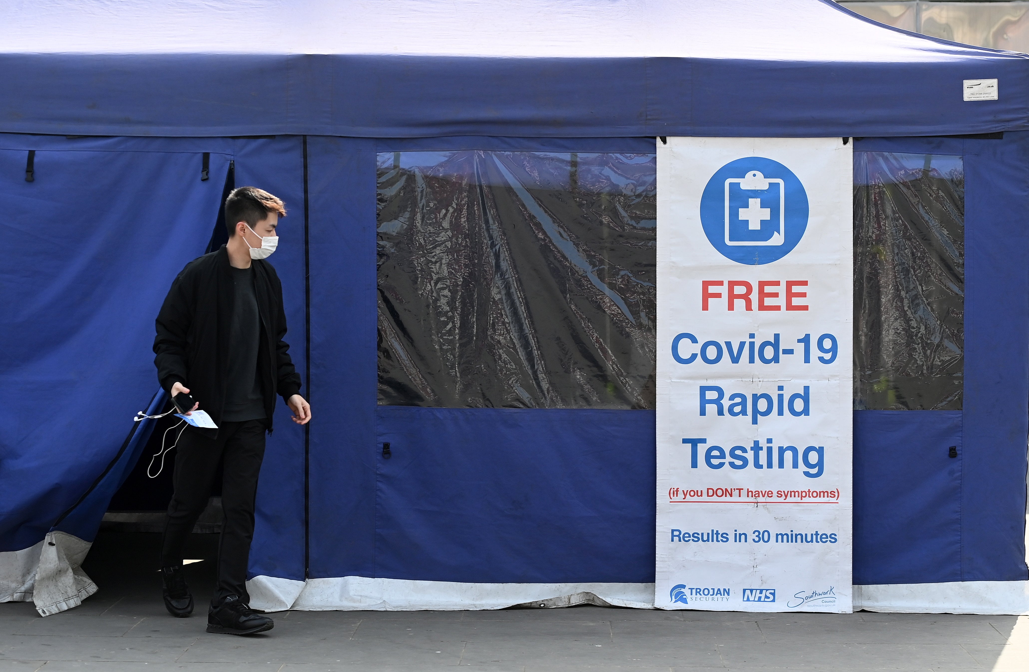 El gobierno británico va a poner fin a las pruebas de covid-19 el 1 de abril, a pesar de que los casos de covid siguen siendo elevados y van en aumento