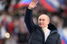 Putin se baña con extracto de asta de ciervo y visita regularmente a un oncólogo, afirma un informe