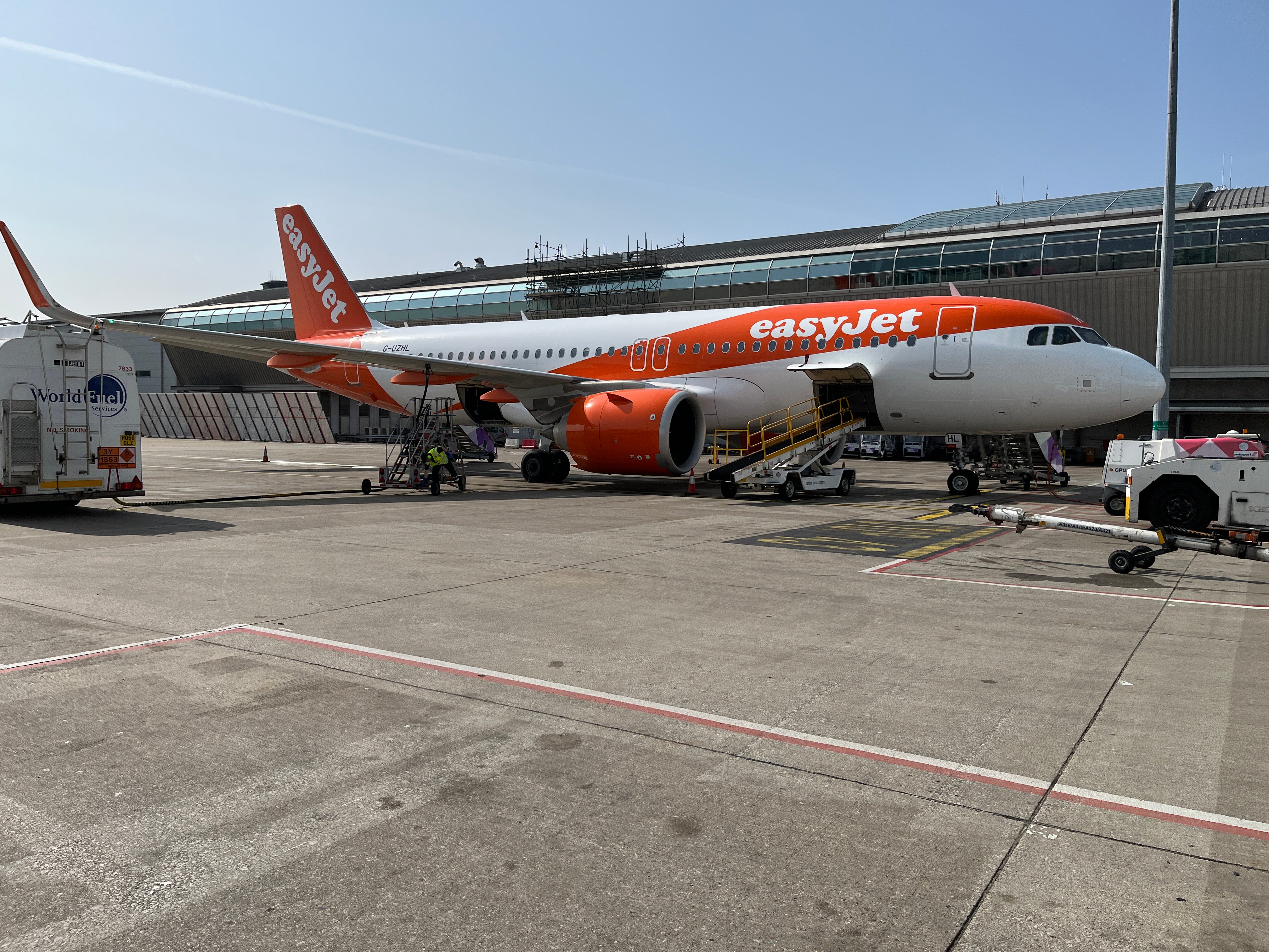 Parada en tierra: Airbus A320 de easyJet en el aeropuerto de Luton, sede de la aerolínea