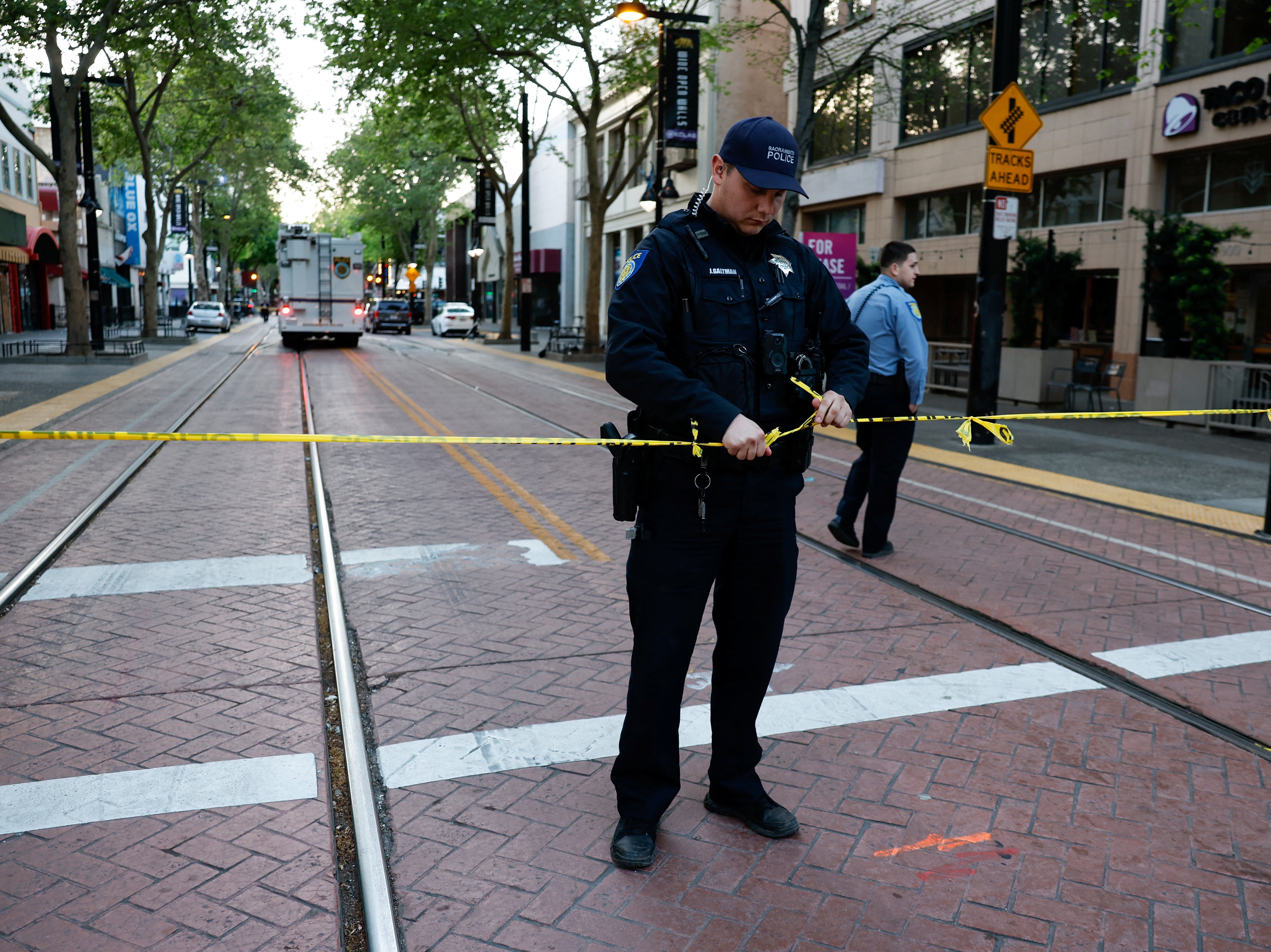 Tiroteo en Sacramento: seis muertos y 12 heridos mientras la policía busca a un hombre armado