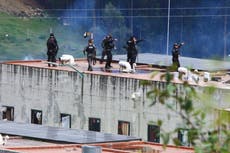 Suben a 20 los muertos en motín en cárcel del sur de Ecuador