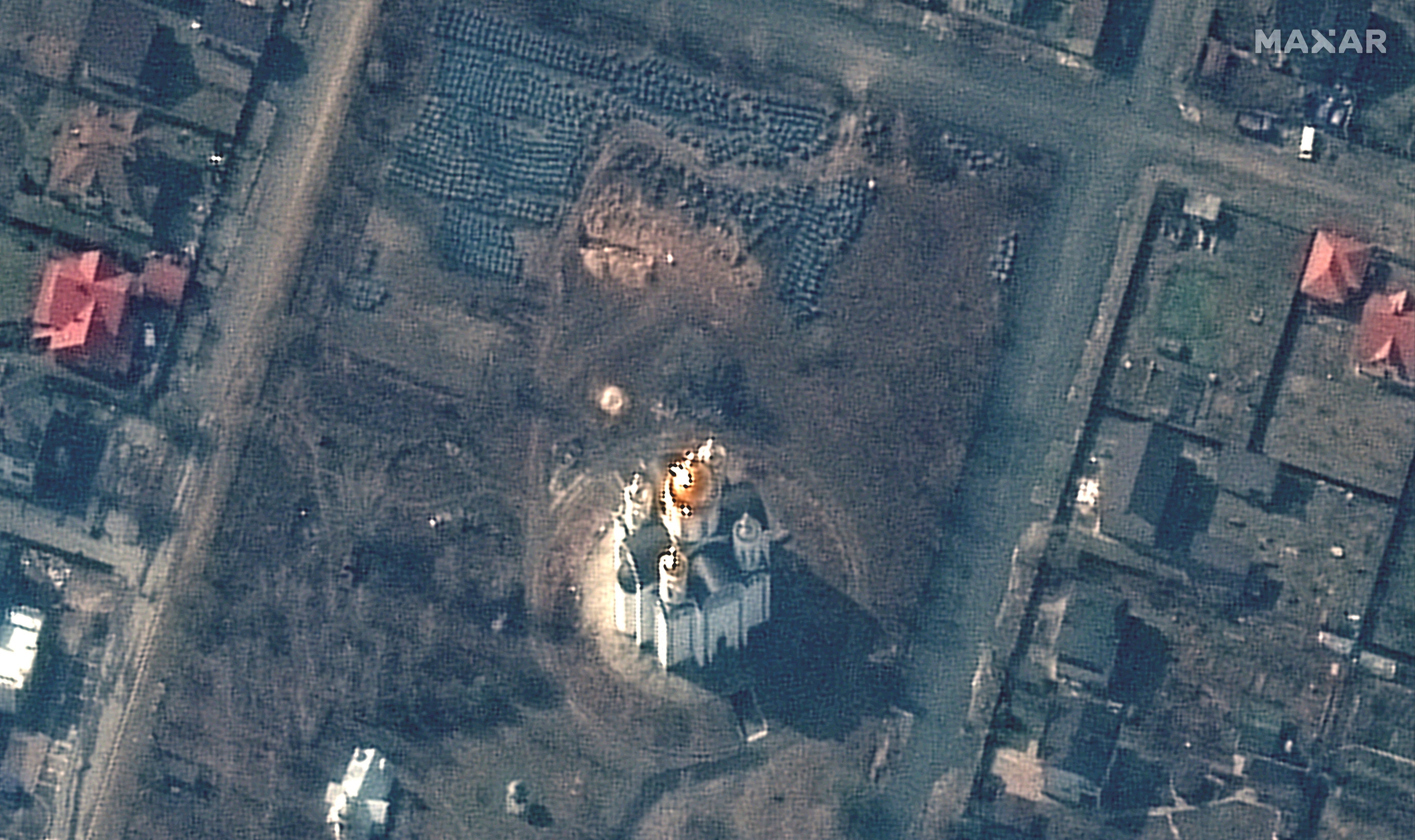Una imagen de satélite muestra el cementerio cerca de la Iglesia de San Andrés y Pyervozvannoho Todos los Santos, en Bucha
