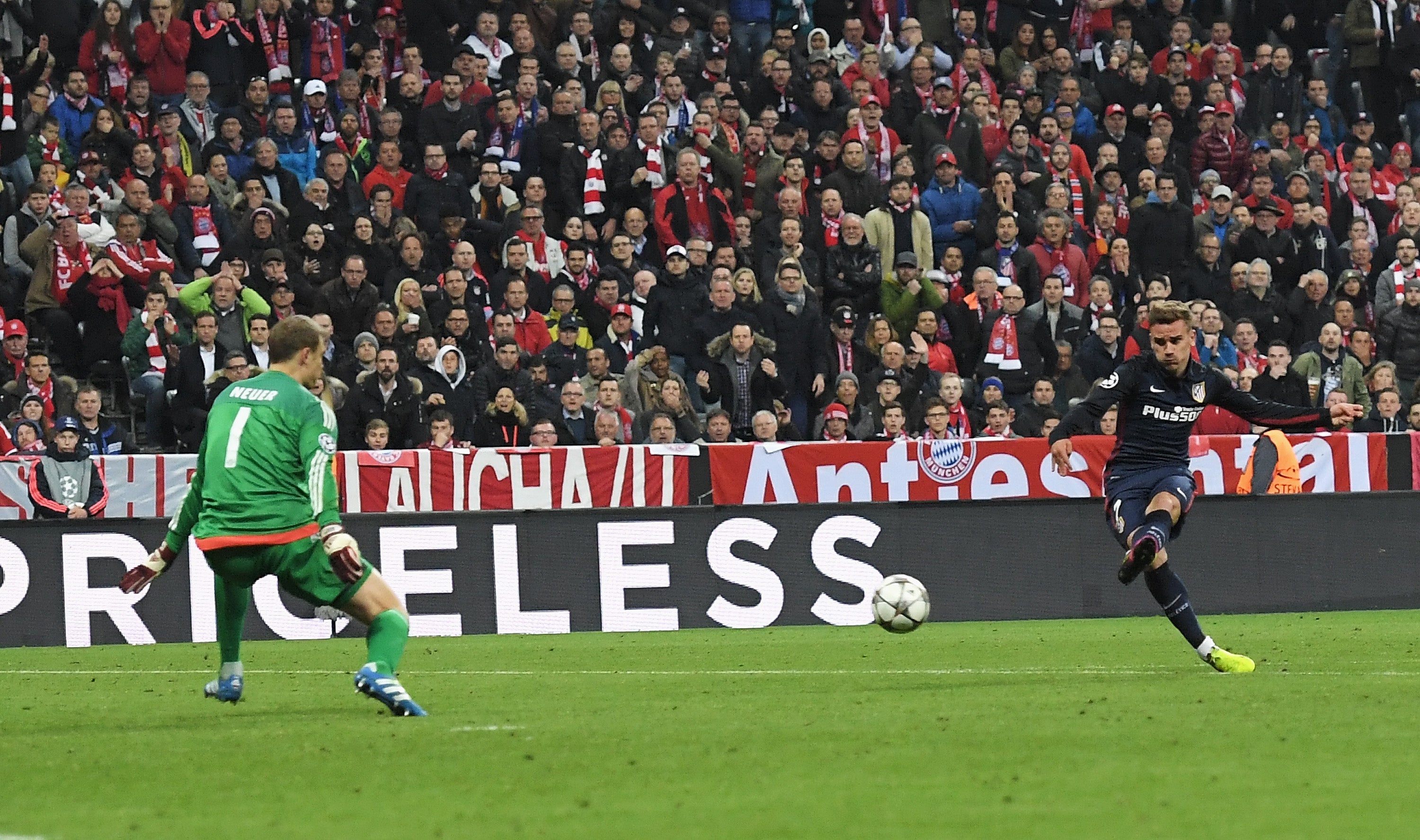 Antoine Criezmann anota el gol de visitante clave del Atlético