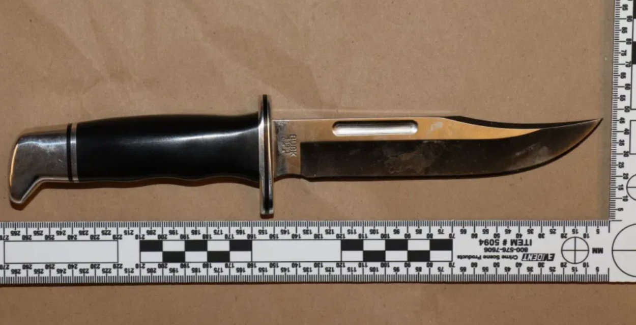 Uno de los cuchillos que Anthony Todt supuestamente usó para asesinar a su familia