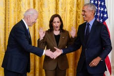 Obama visita la Casa Blanca y destaca su ley de salud