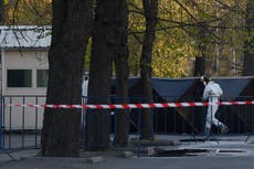 Auto se estrella contra cerca de embajada rusa en Rumanía