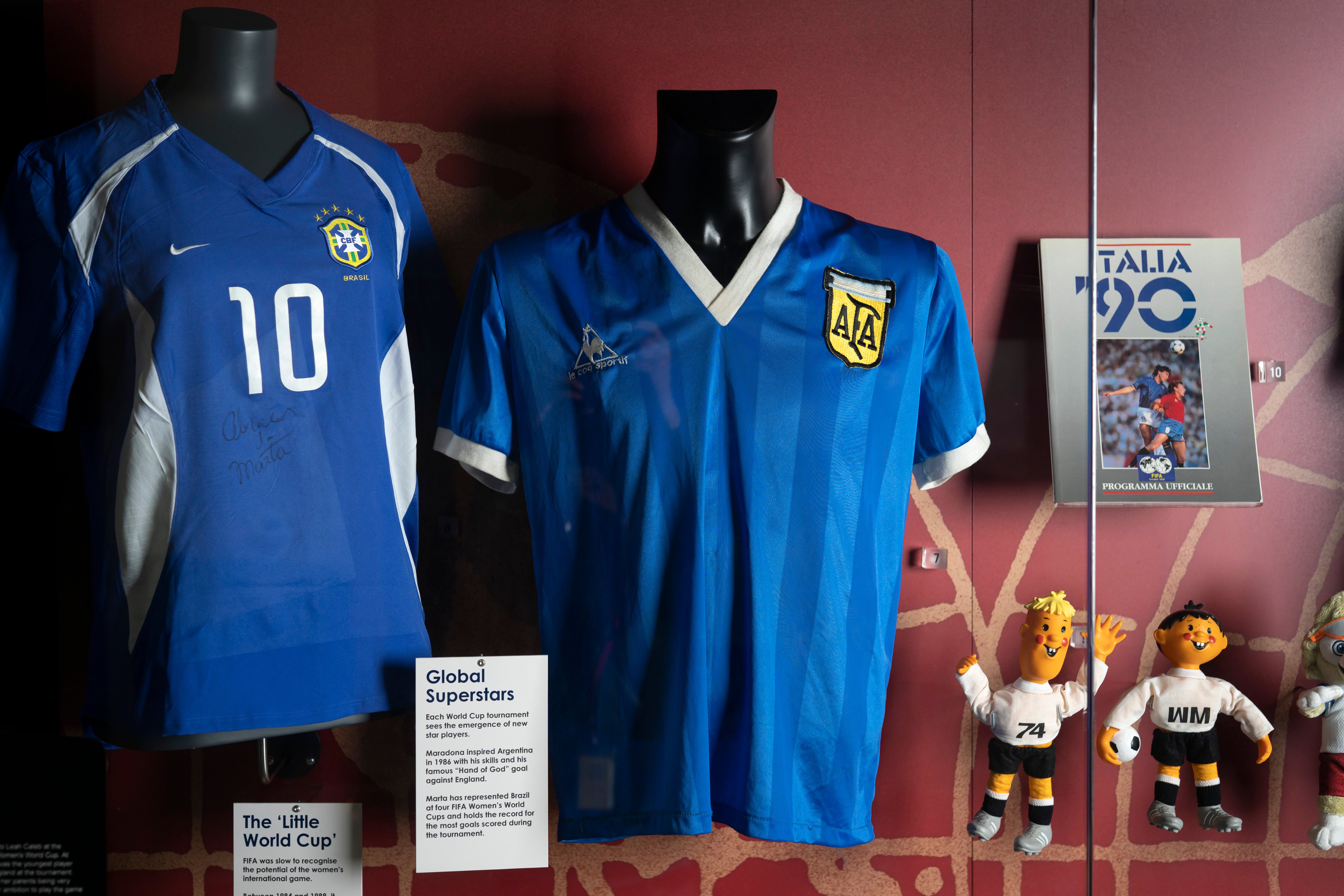 La camiseta de Maradona con la que anotó el gol de “La mano de Dios” se encuentra en el Museo Nacional del Fútbol de Inglaterra en Manchester
