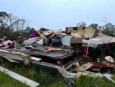 Despejan escombros tras tormentas en el sur de EEUU
