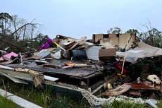 Despejan escombros tras tormentas en el sur de EEUU