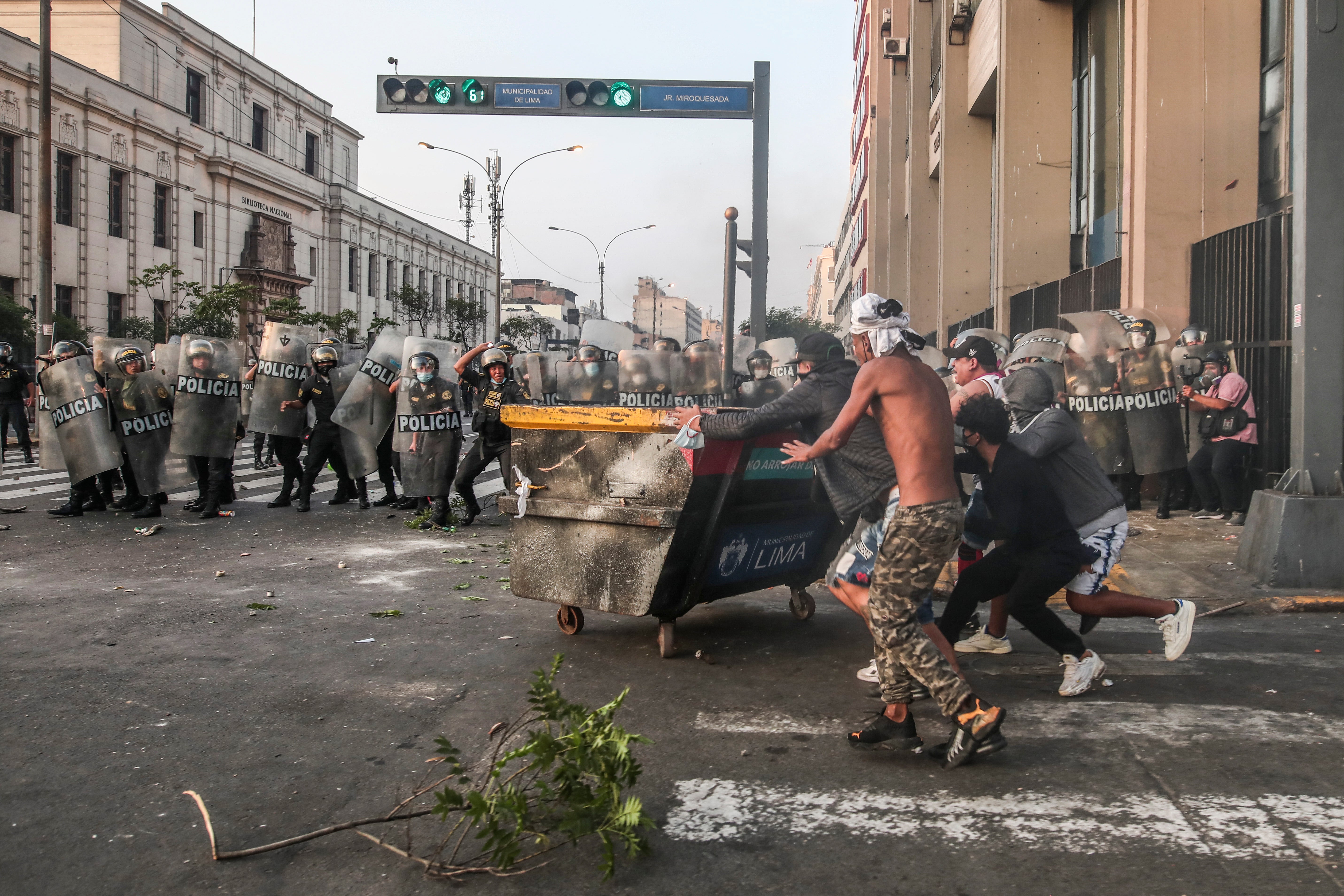 Perú: Protesta Deja Daños Y 25 Policías Heridos | Independent Español