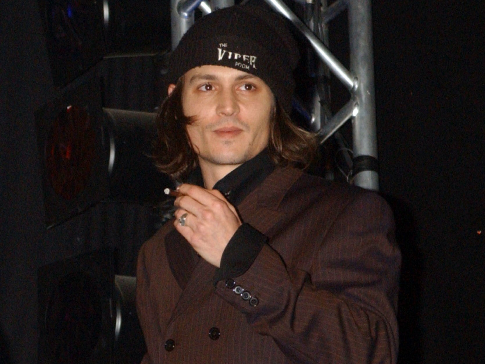 Johnny Depp con un gorro de Viper Room en enero de 2002