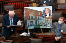 Bernie Sanders arremete contra el “rescate” de $10 mil millones de Blue Origin de Bezos