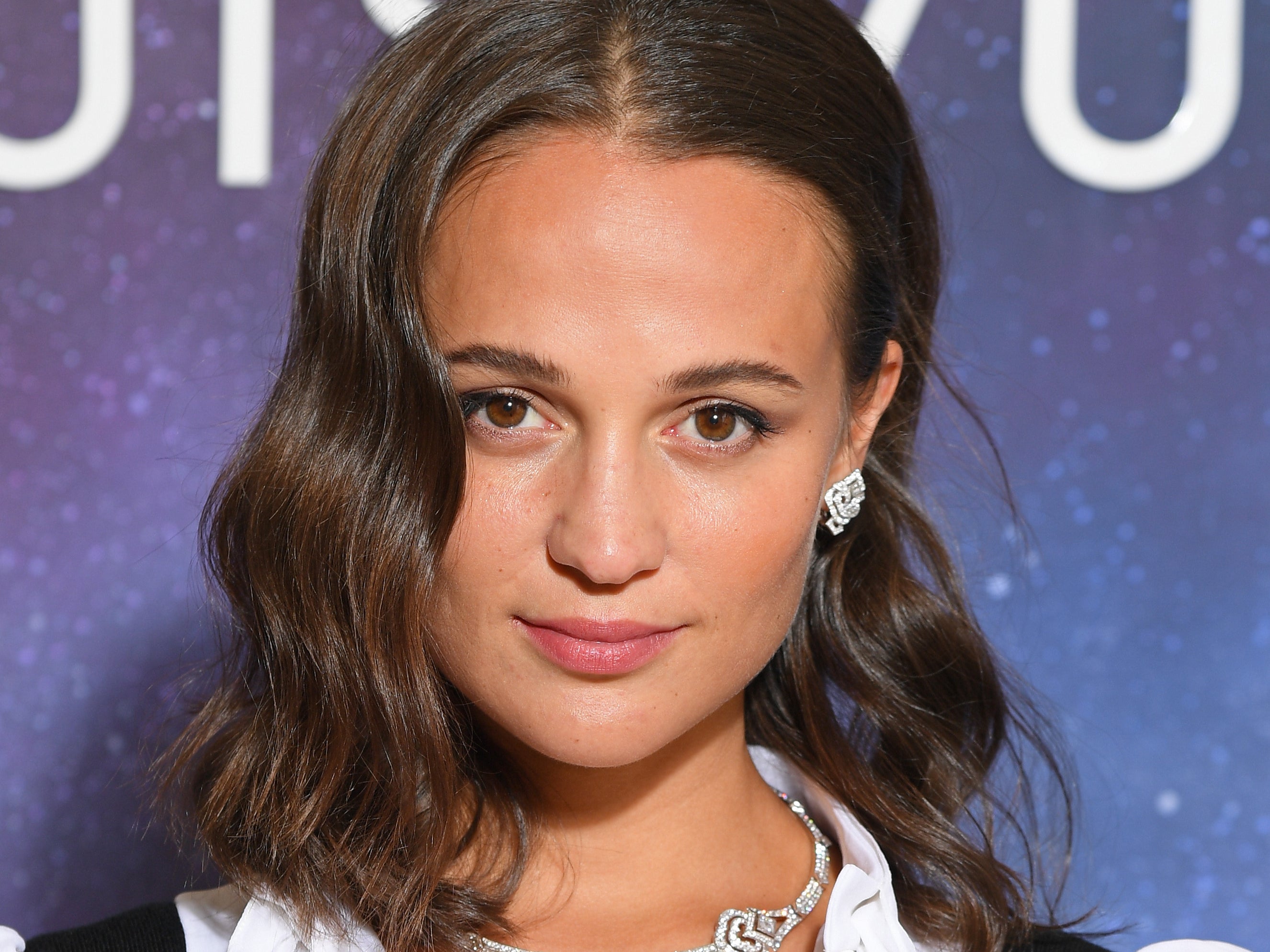 Alicia Vikander comparte su incomodidad al filmar escenas de sexo