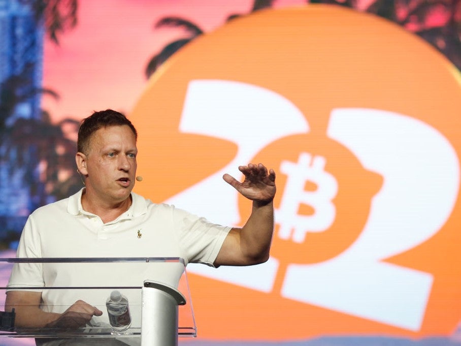 Peter Thiel, cofundadorde PayPal, habla durante la Bitcoin 2022 Conference en el Miami Beach Convention Center el 7 de abril de 2022
