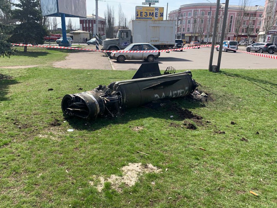 Los restos de un cohete en Kramatorsk