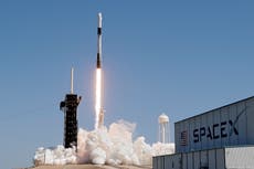 SpaceX lleva a 3 visitantes a la EEI por 55 mdd cada uno