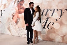 Jennifer López publica video con anillo de compromiso