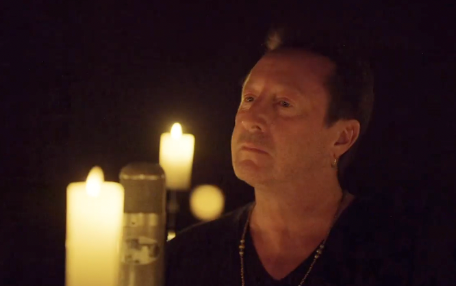 Julian Lennon interpreta ‘Imagine’ por primera vez para ayudar a refugiados ucranianos