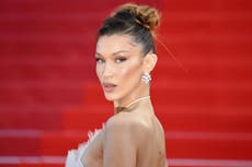 Bella Hadid “sonreía a pesar del dolor” antes de recibir tratamiento de salud mental