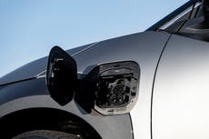 Toyota saca su primer vehículo eléctrico desde 2014