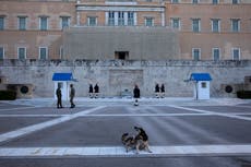 Grecia anuncia eliminación de últimas medidas contra COVID