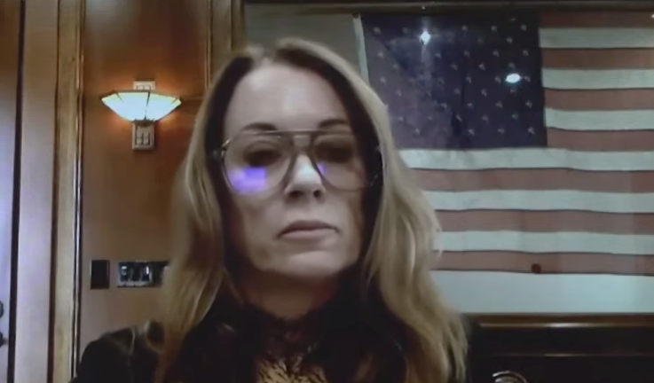 La exasistente personal de Amber Heard dice que la estrella de cine le pagaba “muy poco”