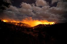 Incendio forestal en Nuevo México: muere una pareja de adultos mayores y hay más de 200 casas destruidas