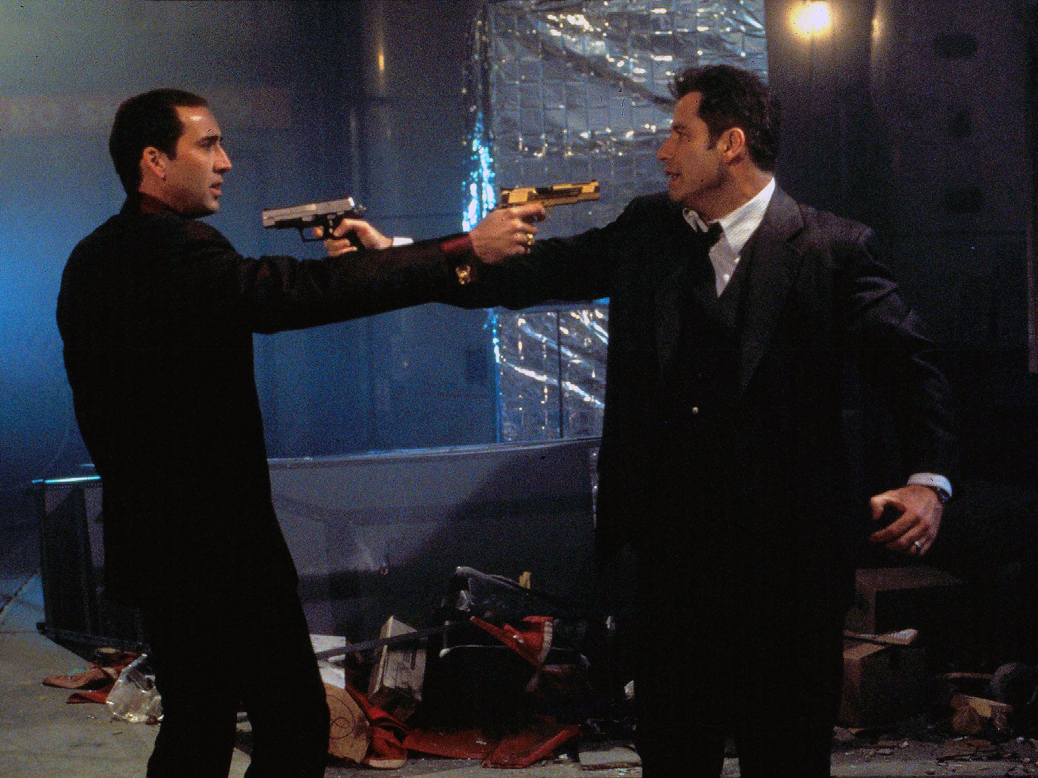 Cage y Travolta se enfrentan en Face/Off