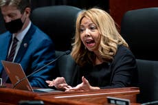 Hillary Clinton critica a Partido Republicano por criminalizar aborto espontáneo