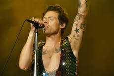 Puntos destacados del día 1 de Coachella 2022: desde la sorpresa de Harry Styles hasta Arcade Fire