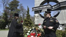 Así es como Rusia le rinde homenaje al Moskva tras su naufragio en la guerra en Ucrania
