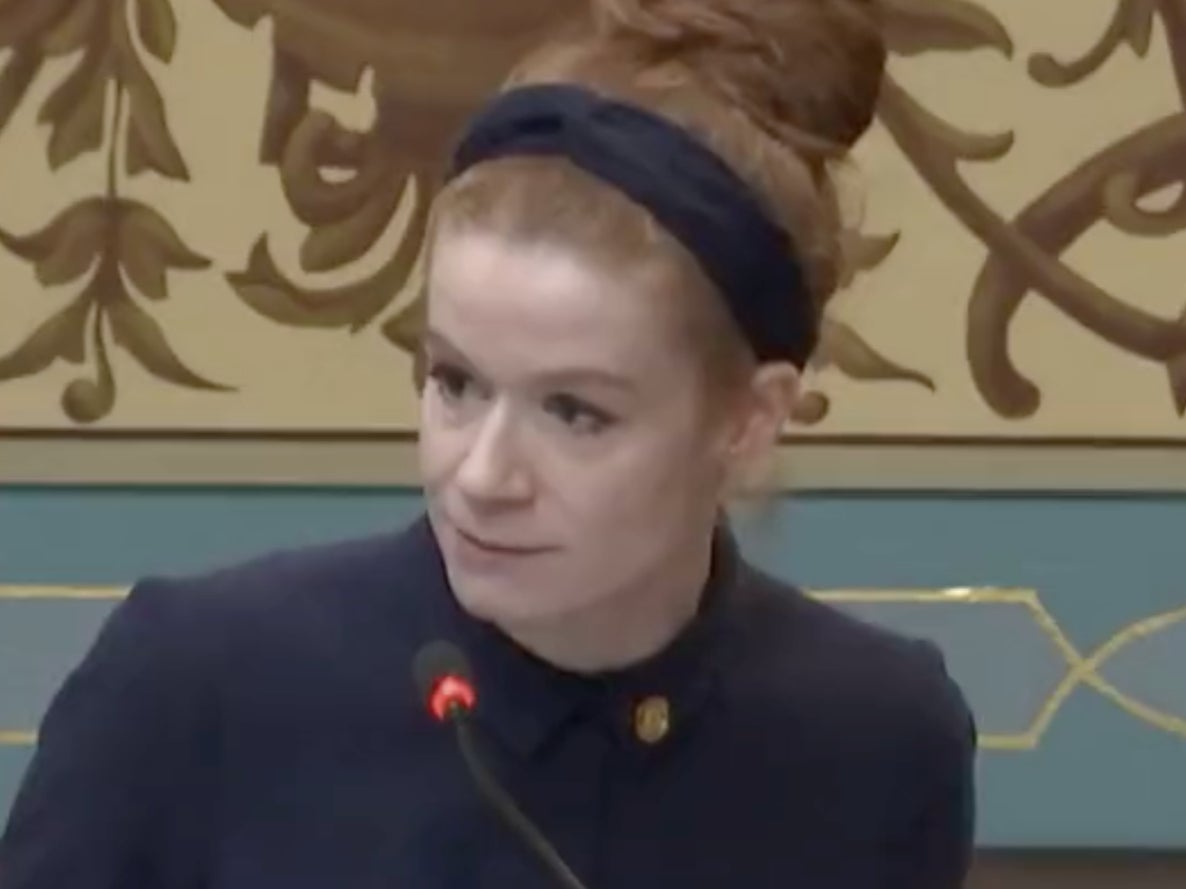 Legisladora demócrata acusa al Partido Republicano de usar “retórica del QAnon”