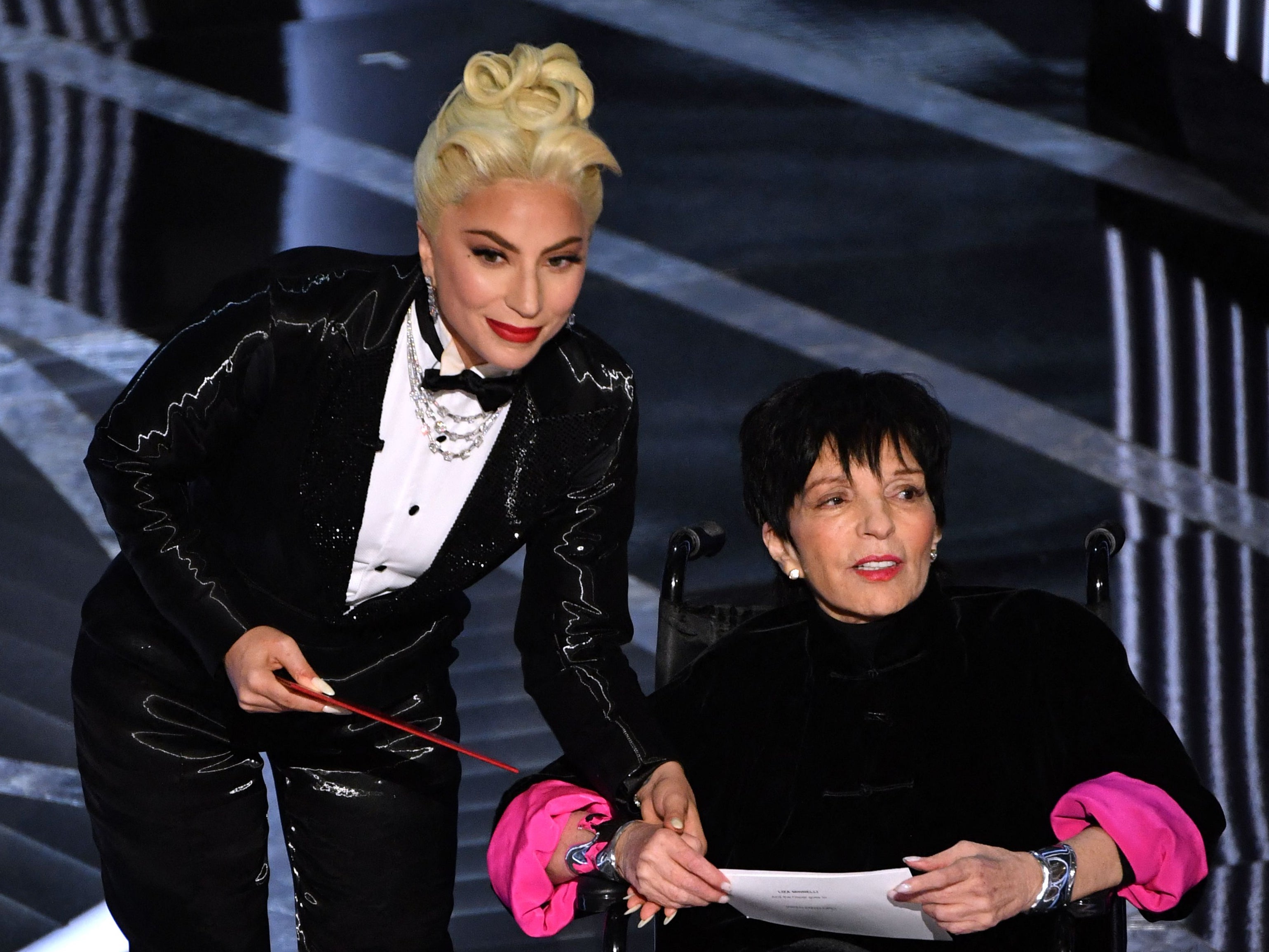 Liza Minnelli fue obligada a salir en silla de ruedas en los Oscar, afirma amigo