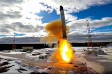 Rusia lanza nuevas amenazas sobre el uso del misil nuclear hipersónico Satan-2 en Gran Bretaña