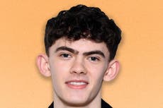 Entrevista a Joe Locke de ‘Heartstopper’: “Muchas personas queer crecen sintiendo que no merecen amor”