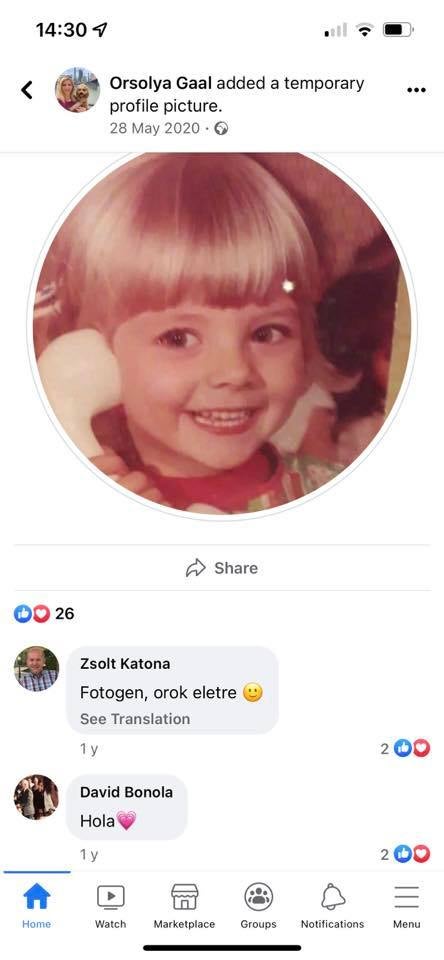 Una cuenta de Facebook perteneciente a David Bonola comentó en una foto de infancia publicada por Orsolya Gaal en mayo de 2020