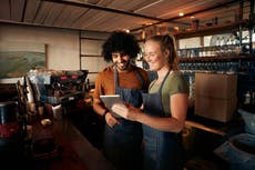 Los millennials tienen un segundo trabajo para combatir la crisis del costo de vida