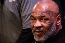 Mike Tyson se pelea en un avión después de que “un pasajero le lanzara una botella”